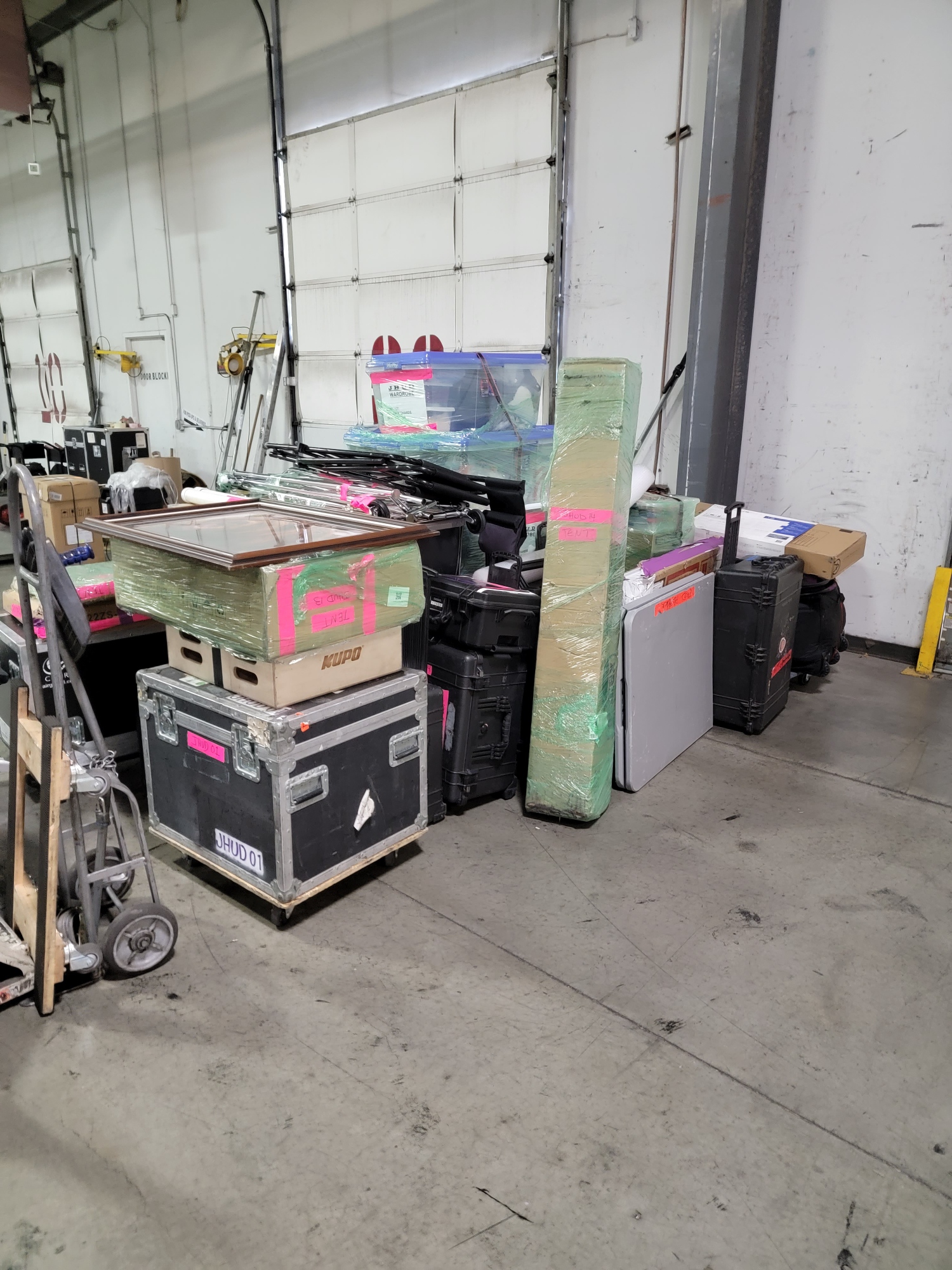 Warehouse staging for LTL freight and commercial pickups